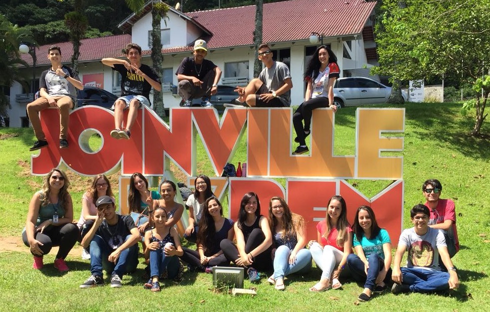 Aprendizes de Joinville fazem confraternização de fim de ano no zoobotânico