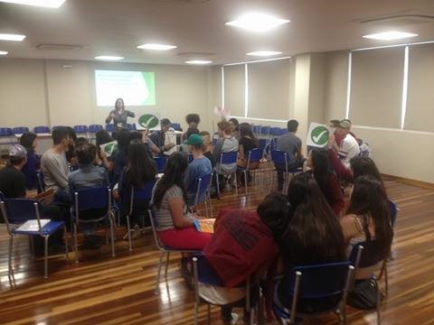 Aprendizes do CIEE Itajaí participam da palestra “Transando Saúde”