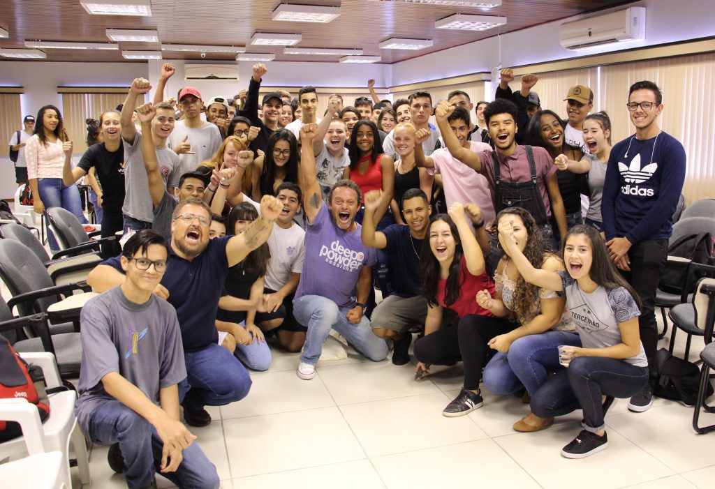 Teco Padaratz bate-papo com aprendizes de Florianópolis