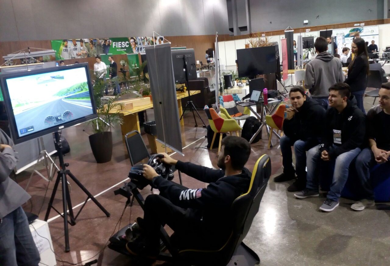 Jovens do CIEE Lages participam do evento tecnológico Conexão Serra