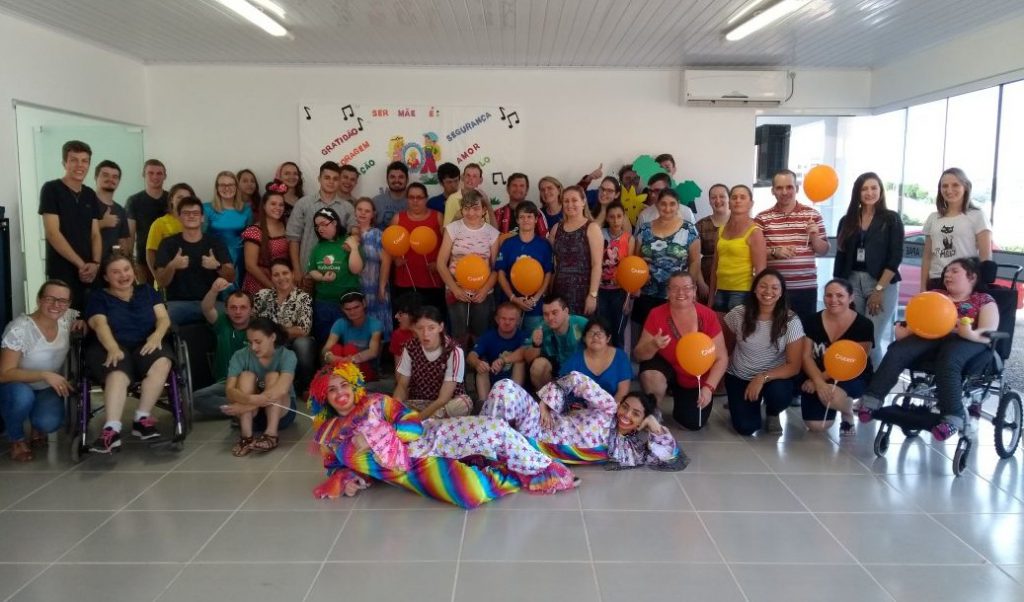 Aprendizes de Itapiranga planejam dinâmicos com alunos da APAE