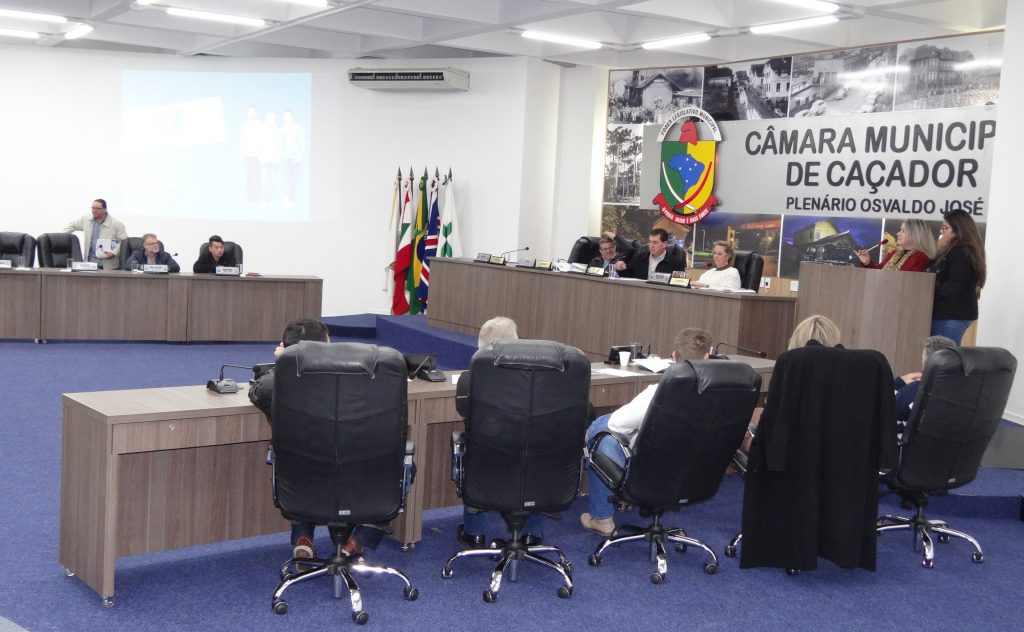 CIEE Caçador realiza apresentação do Relatório de Atividades de 2017 para vereadores do município