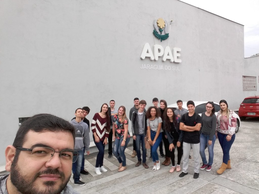 APAE de Jaraguá do Sul recebe visita dos aprendizes do CIEE