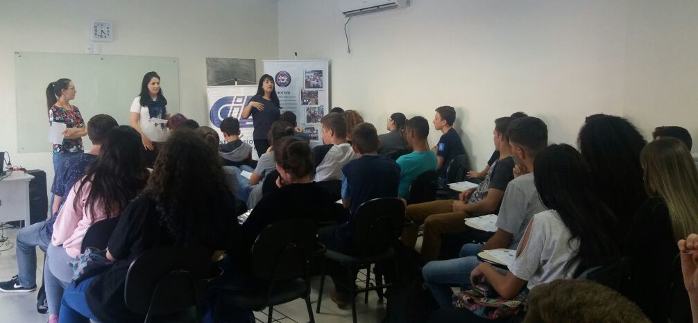Aurora Alimentos realiza Cinema da Prevenção para aprendizes de Chapecó