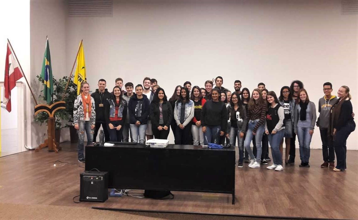 Aprendizes de Brusque visitam Uniasselvi para aproximação do mundo acadêmico