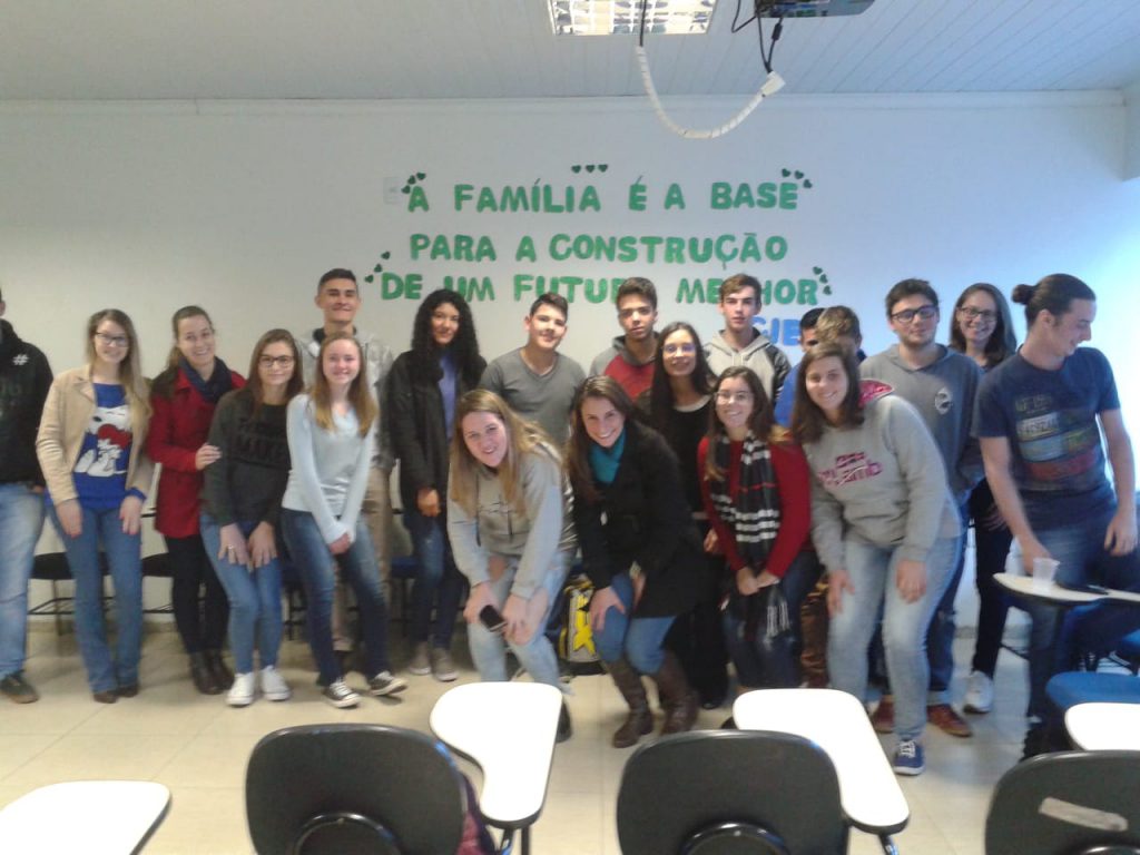 Psicóloga do CAPS palestra para aprendizes de São Miguel do Oeste