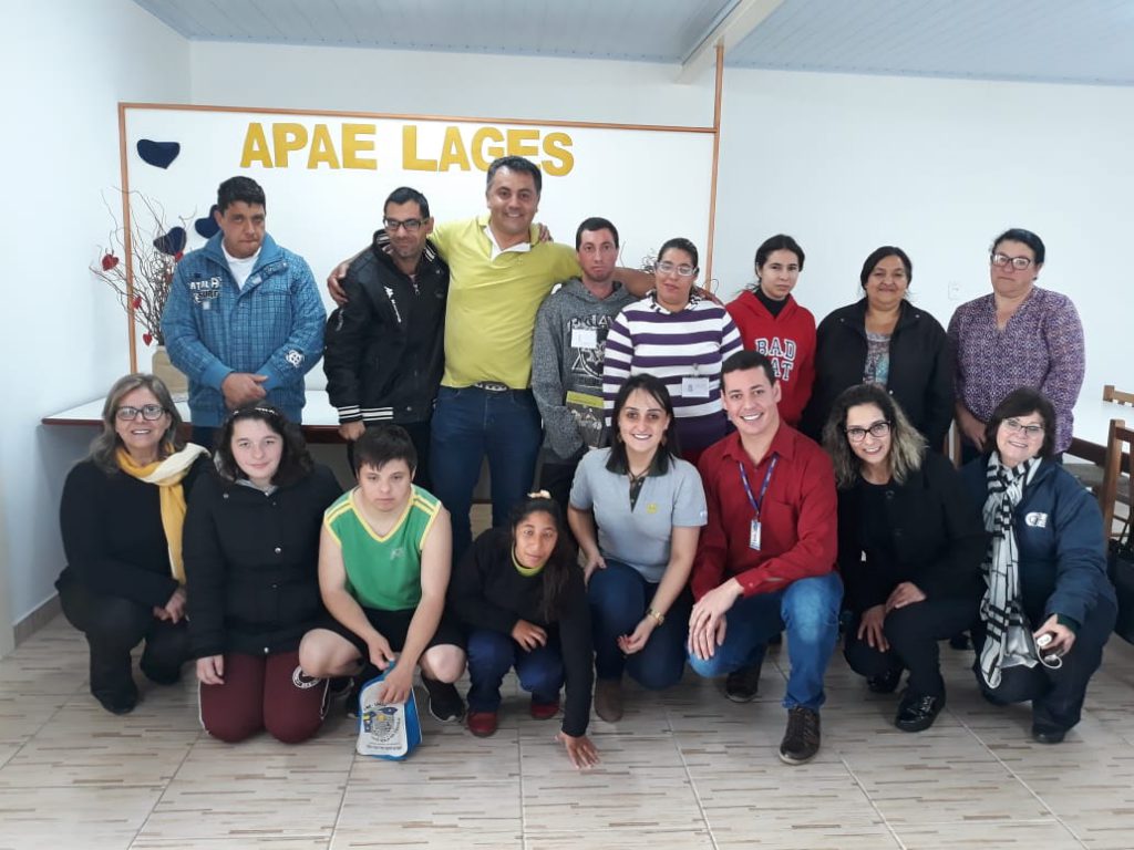 Jovens atendidos pela Apae de Lages são contratados como aprendizes