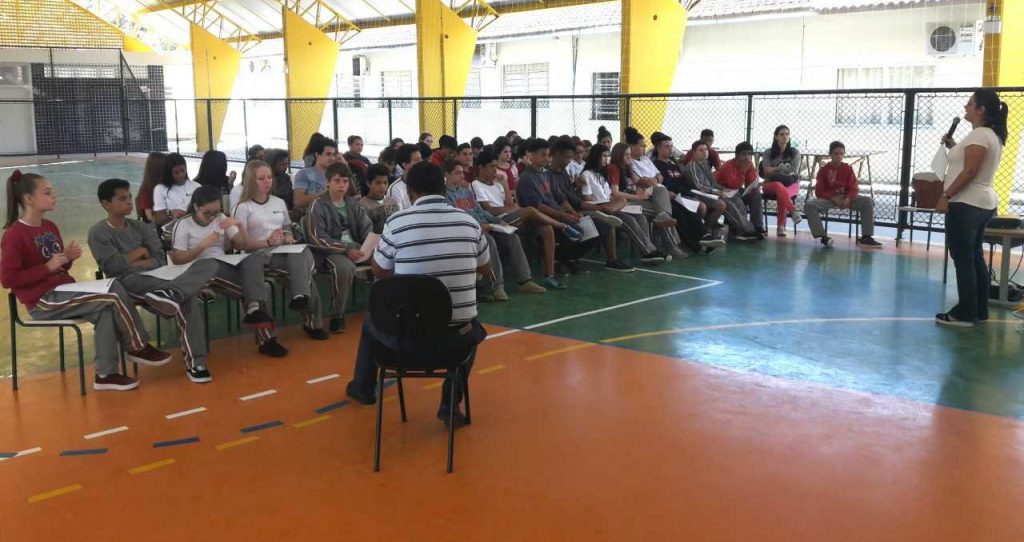 90 alunos da Escola Alberto Pretti de Brusque recebem Oficina Socioeducativa