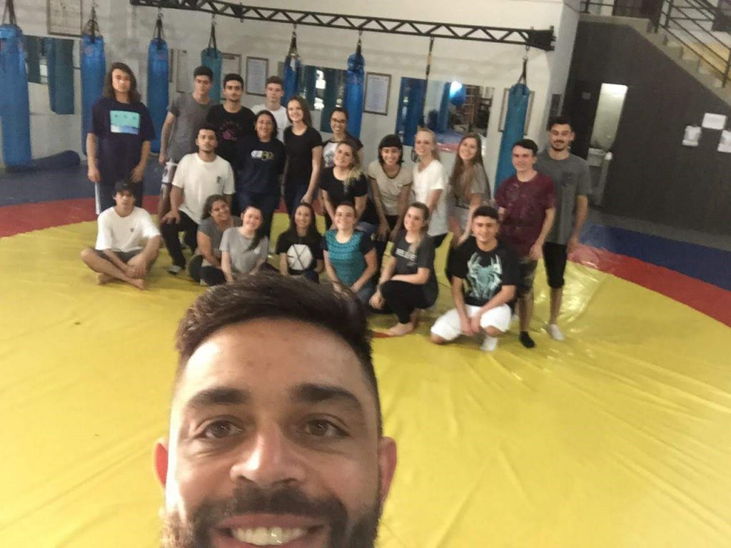 Aprendizes de Cocal do Sul visitam academia Kiko Team