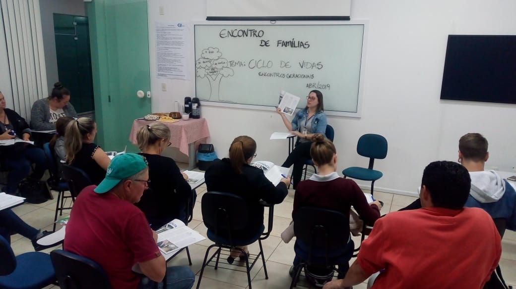 CIEE Rio do Sul realiza Encontro de Famílias sobre gerações