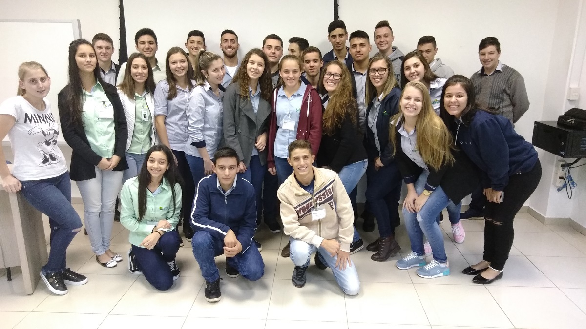 Aprendizes da Cooperativa Alfa participam de encontro de capacitação no CIEE Chapecó